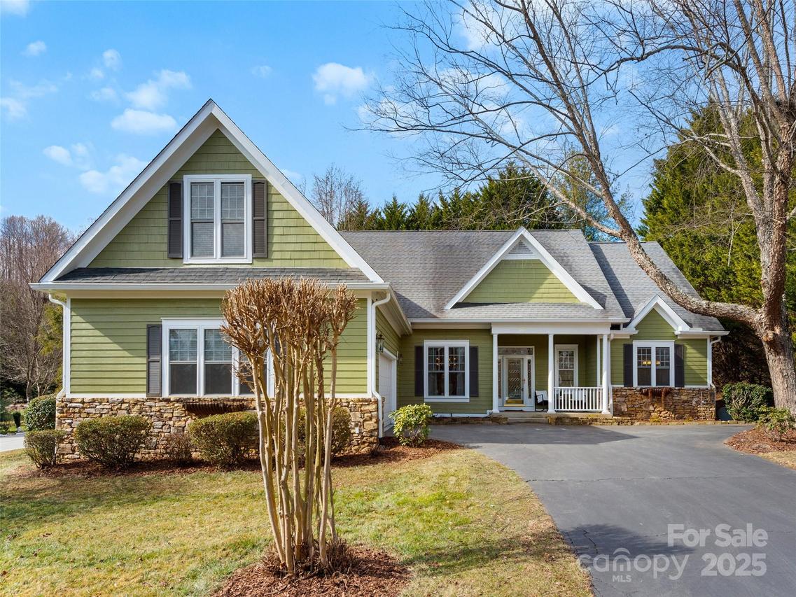 44 Chip Shot Ct., Mills River, NC 28759