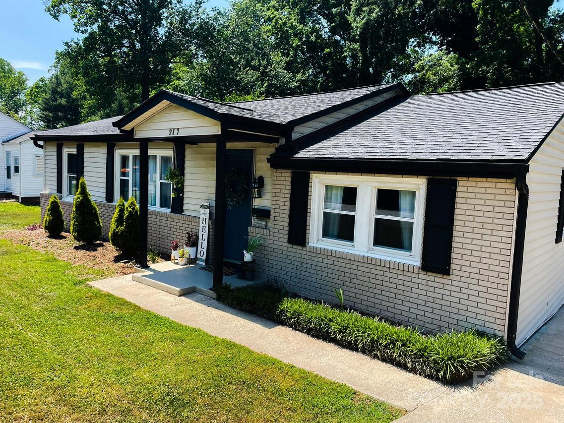 217 Hickory Dr., Mooresville, NC 28115