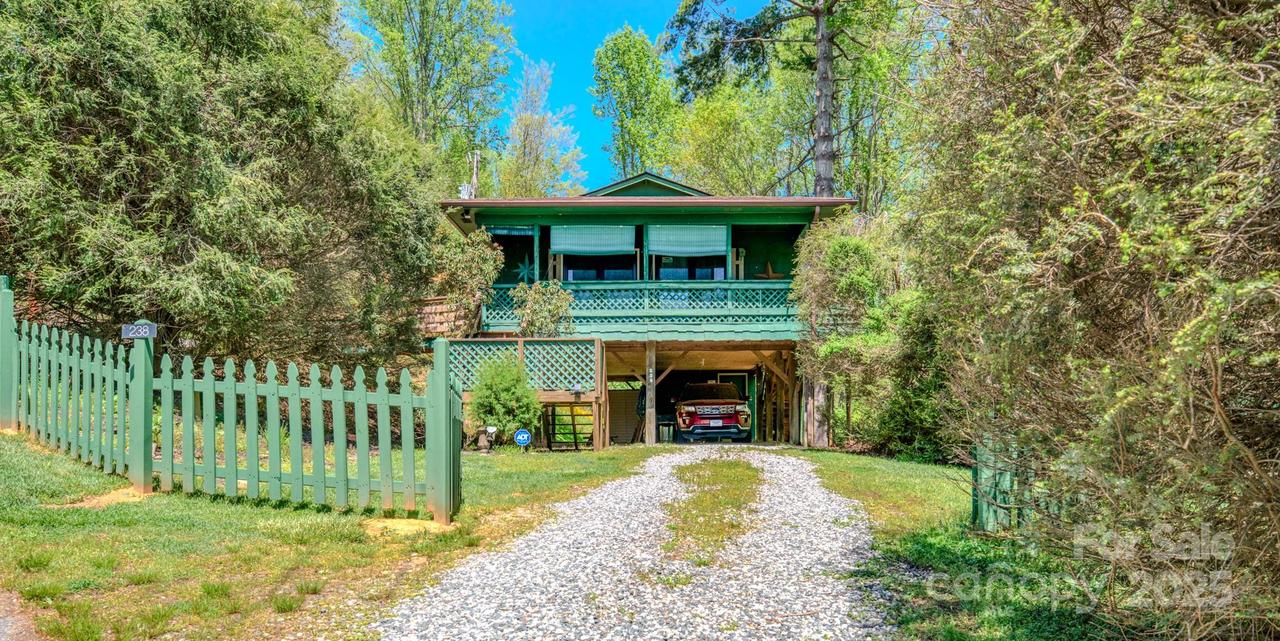 238 Leisure Ln., Burnsville, NC 28714