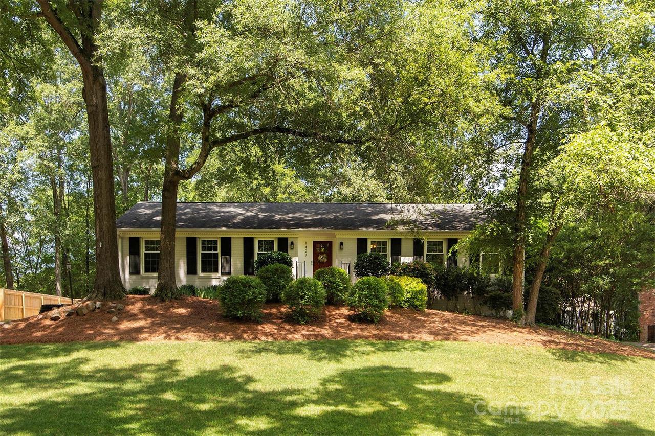 1427 Worcaster Pl., Charlotte, NC 28211