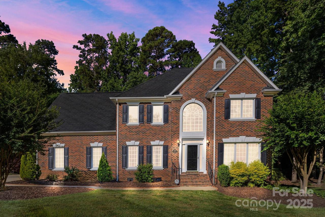 2608 Carmarthen Ct., Matthews, NC 28104