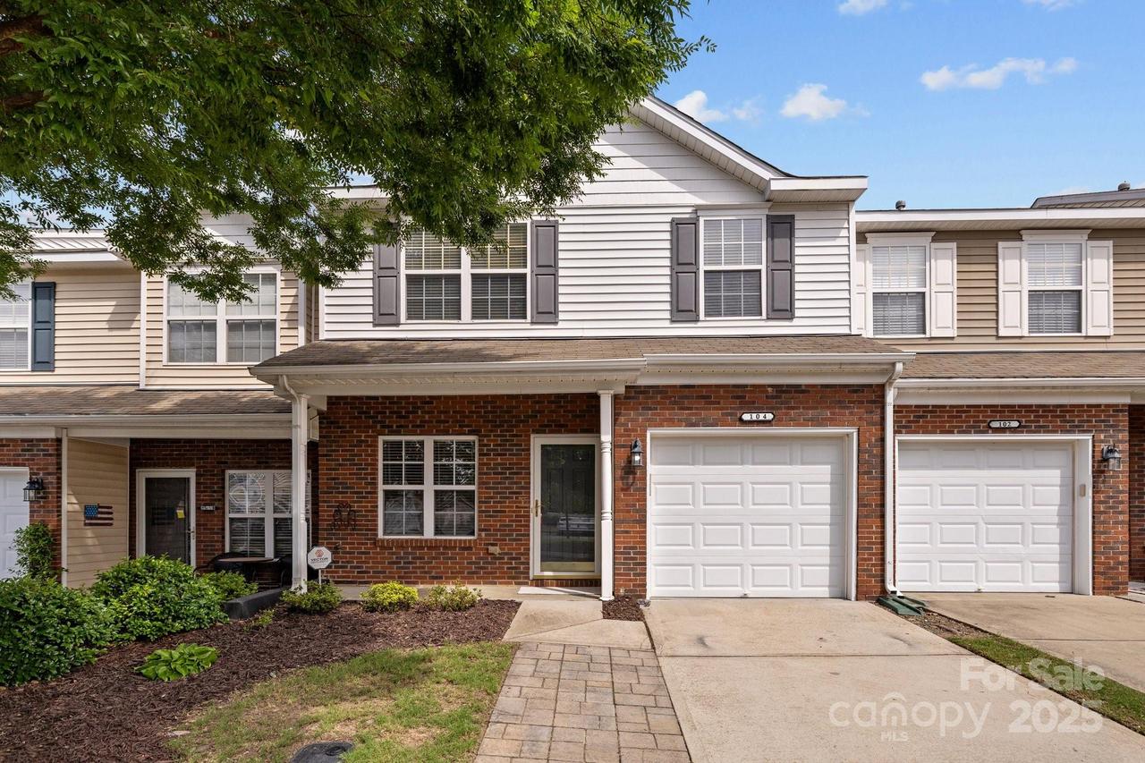 104 Clydesdale Ct., Matthews, NC 28104