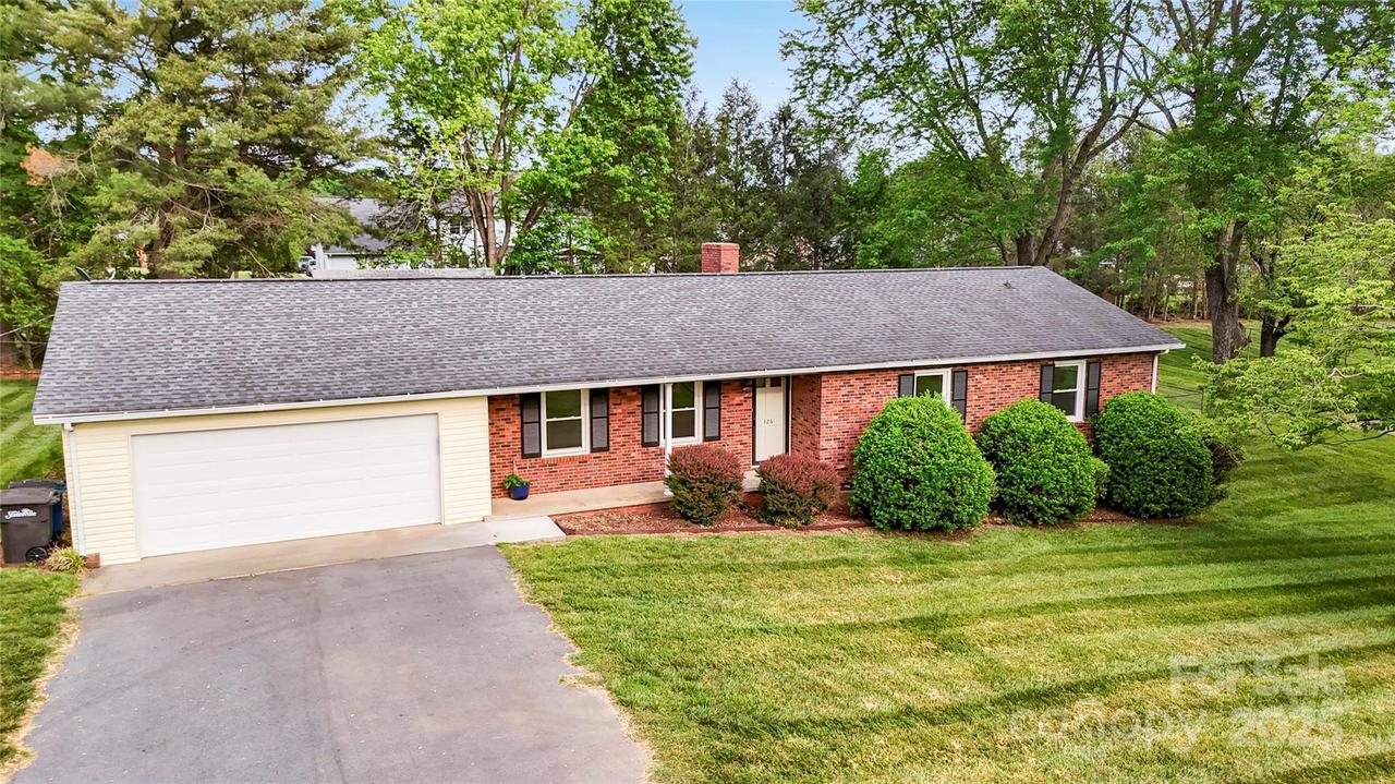326 N Greenbriar Rd., Statesville, NC 28625