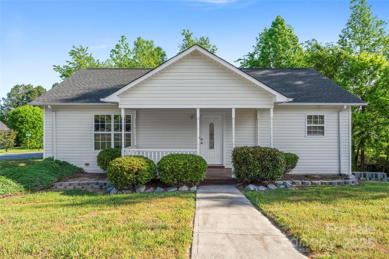 1806 Red Bird Cir., Concord, NC 28025