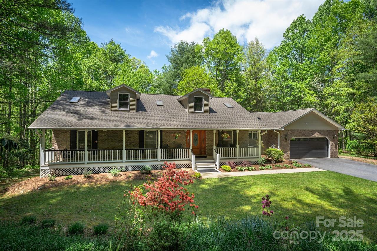 331 Thomas Rd., Hendersonville, NC 28739
