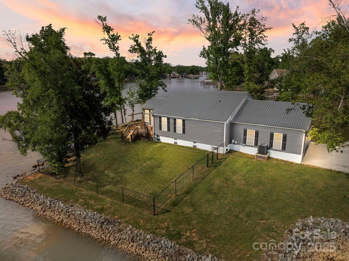 1724 Riverview Rd., Lexington, NC 27292