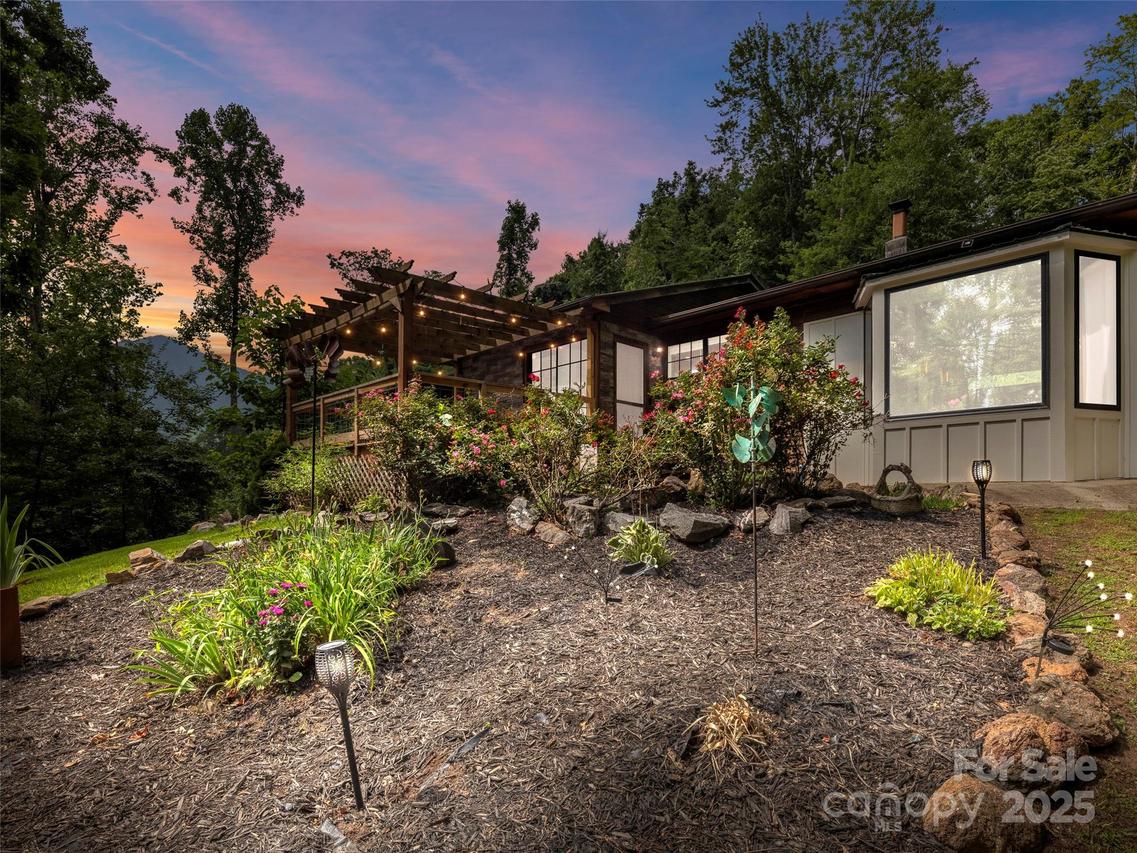 44 Sutton Knob Rd., Candler, NC 28715