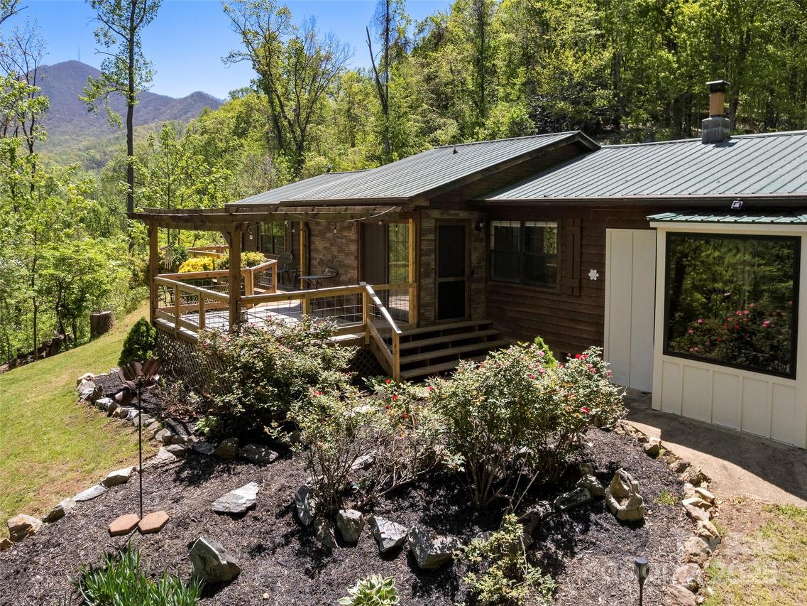 44 Sutton Knob Rd., Candler, NC 28715