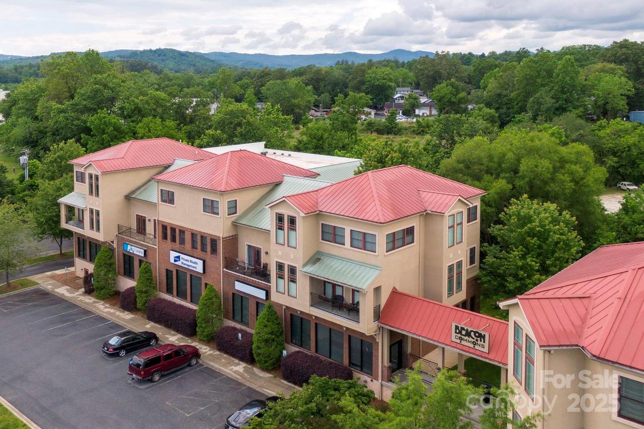 475 S Church St. #D, Hendersonville, NC 28792
