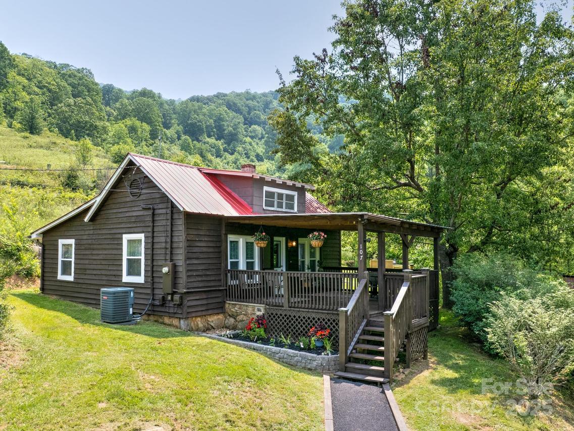 107 Nellies Ln., Canton, NC 28716