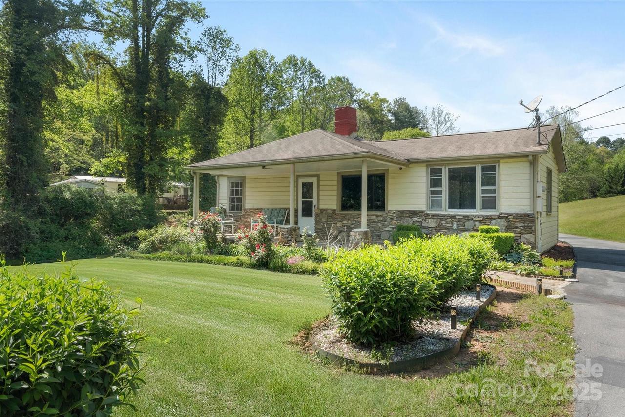 35 Homeway Rd., Asheville, NC 28806