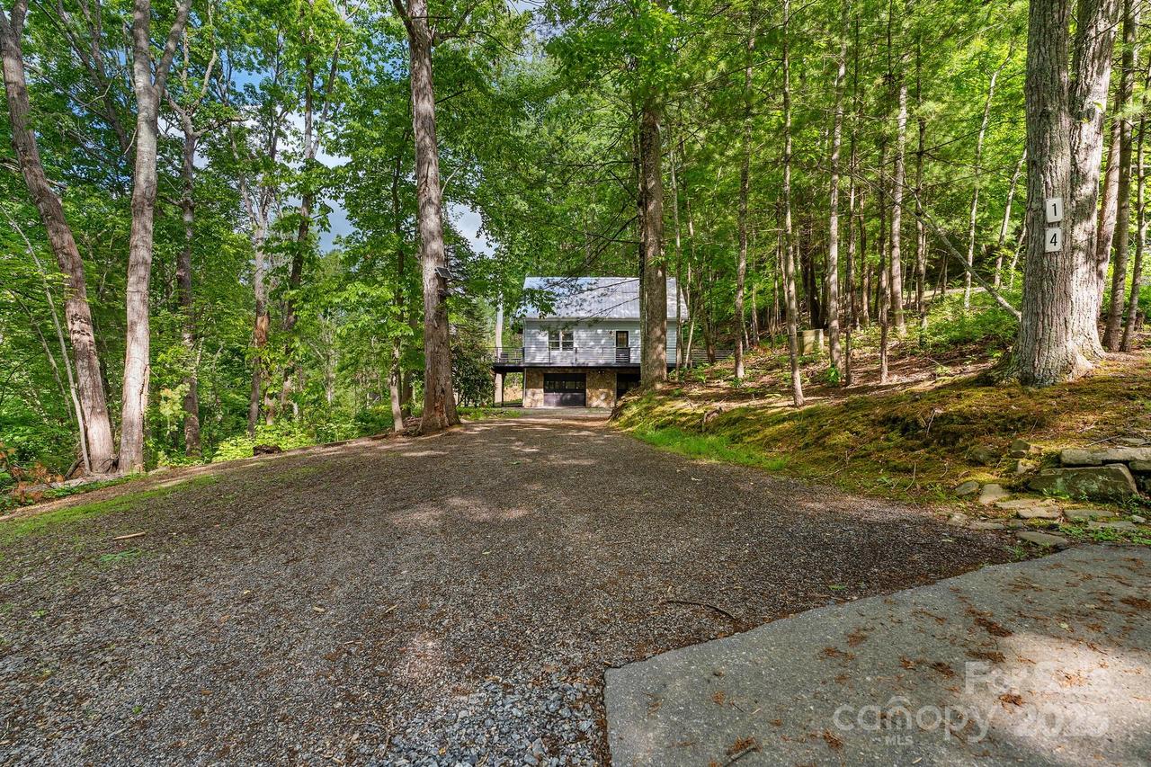 14 Leisure Ln., Weaverville, NC 28787