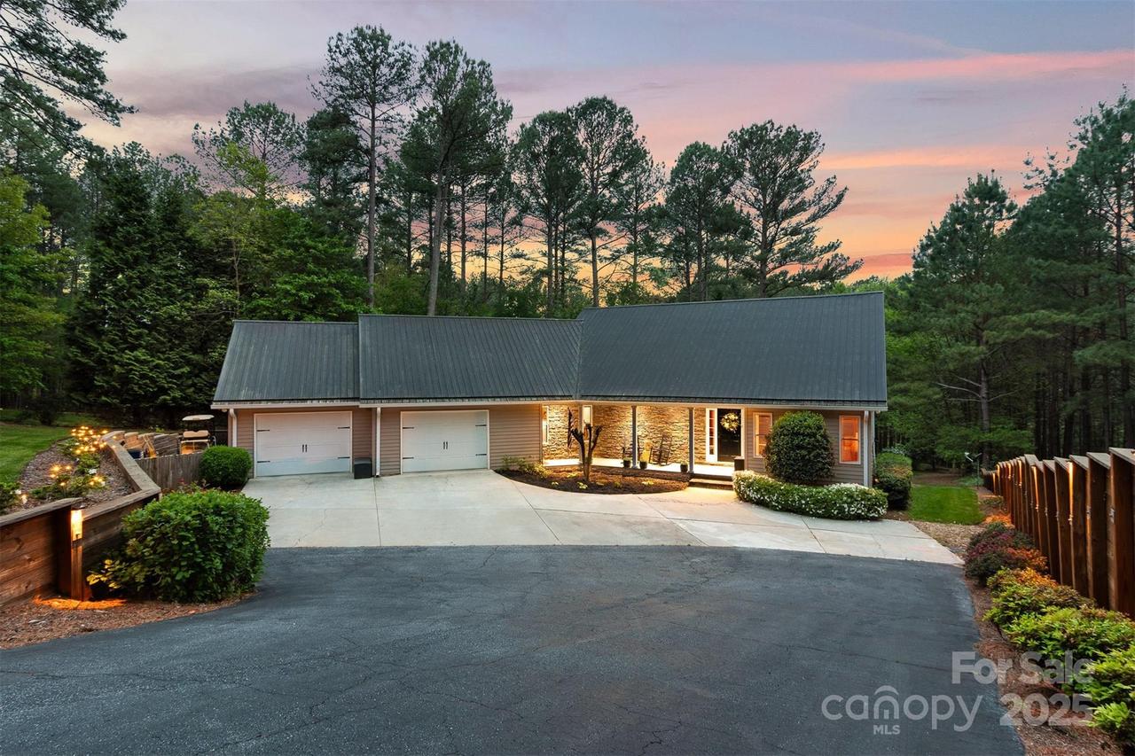 5690 Anchor Dr., Granite Falls, NC 28630