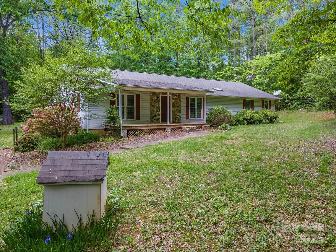 231 Stockwood Dr., Stanley, NC 28164