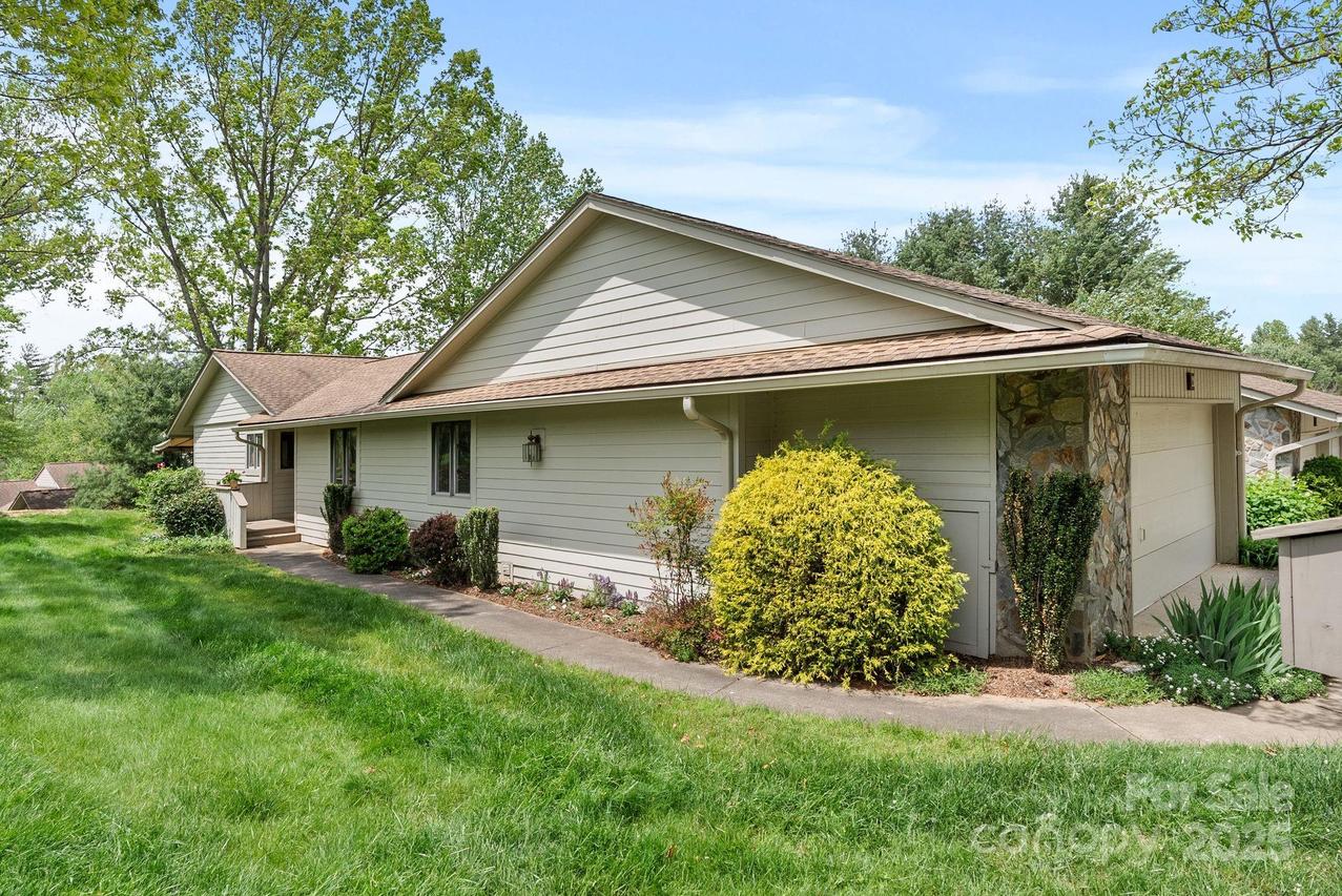 120 Cloverleaf Ln., Asheville, NC 28803