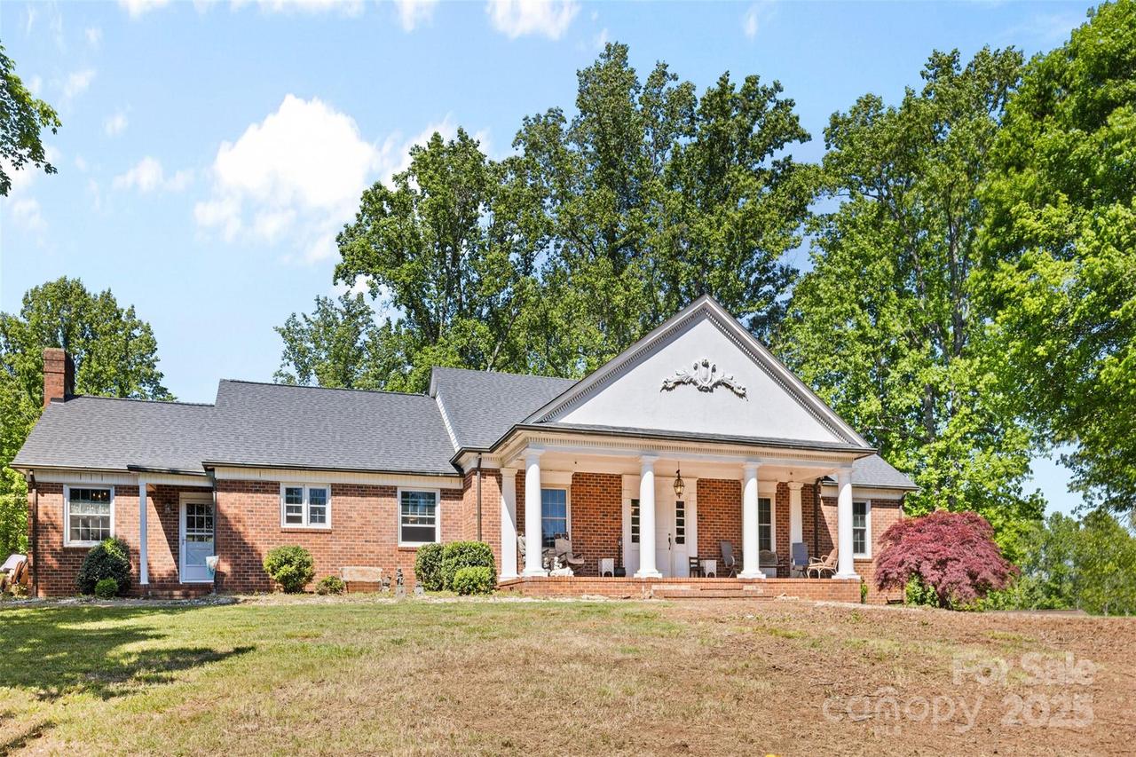 1574 Jarrett Farm Rd., Newton, NC 28658