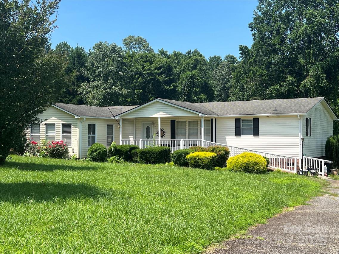169 Meadow Creek Dr., Forest City, NC 28043