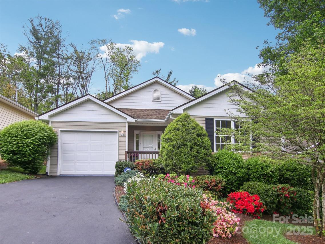 100 Creeks End Cir., Mills River, NC 28759