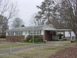 303 Briarwood Dr., Dallas, NC 28034