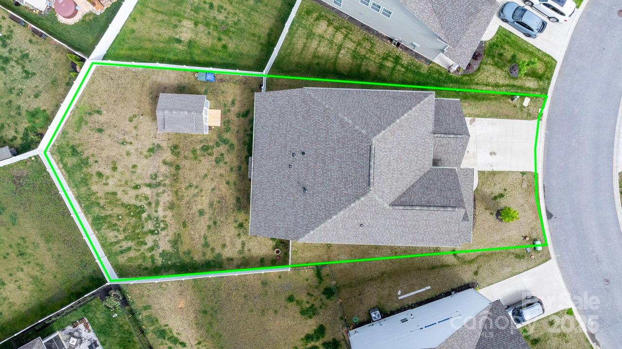 67 Thornberry Rd., Hendersonville, NC 28792