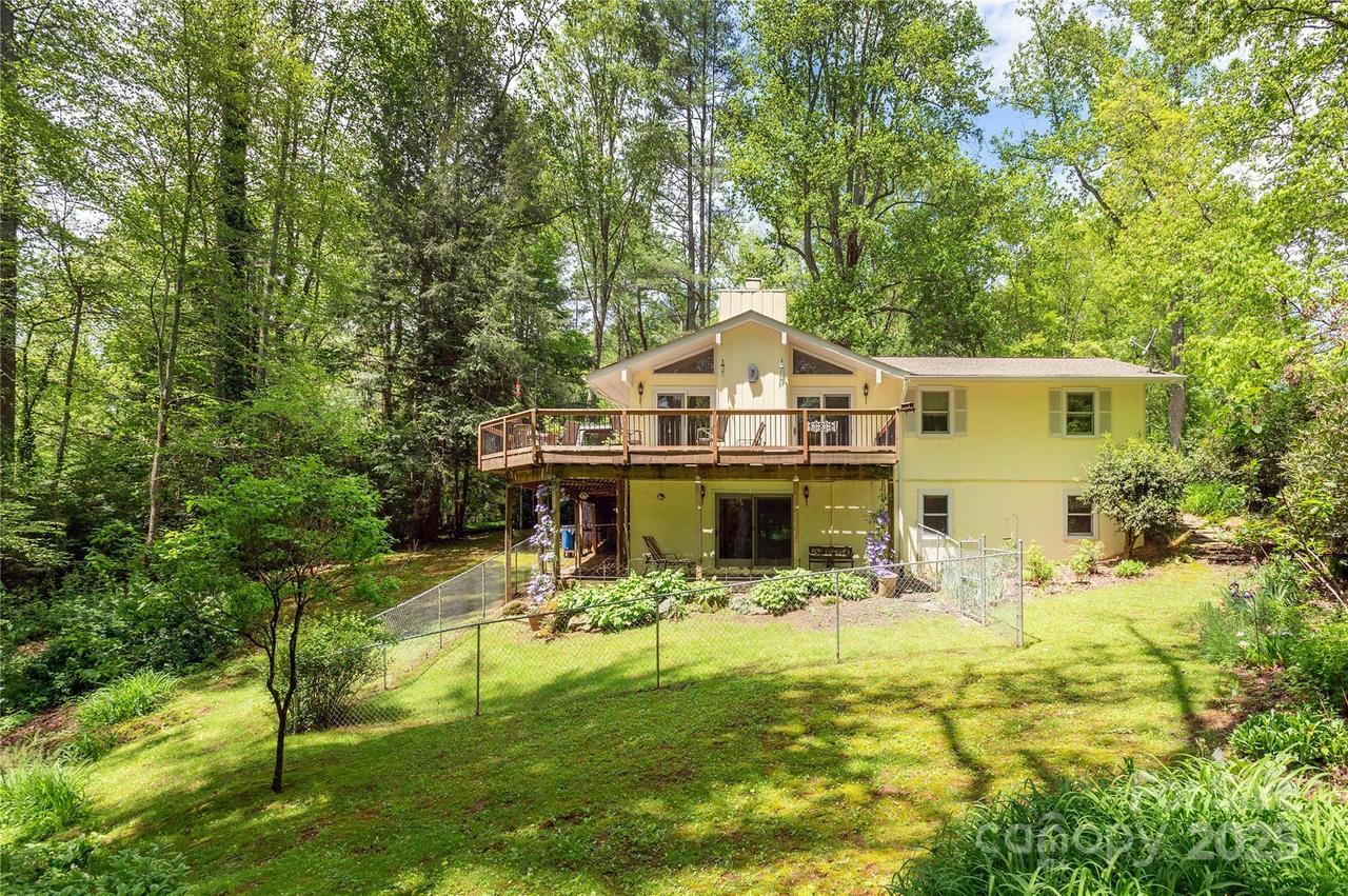 99 Meadowbrook Cir., Brevard, NC 28712