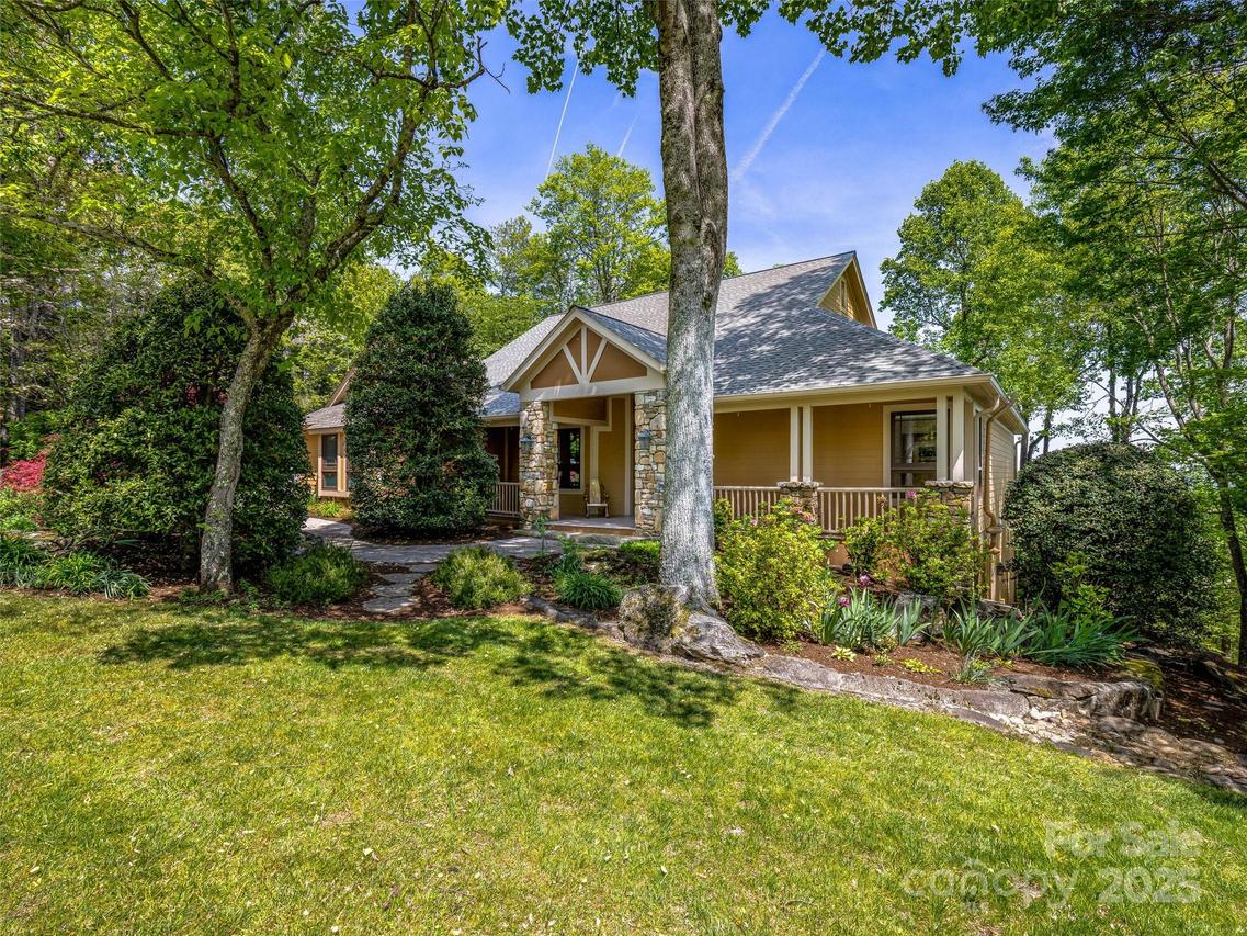 543 Hagen Dr., Hendersonville, NC 28739