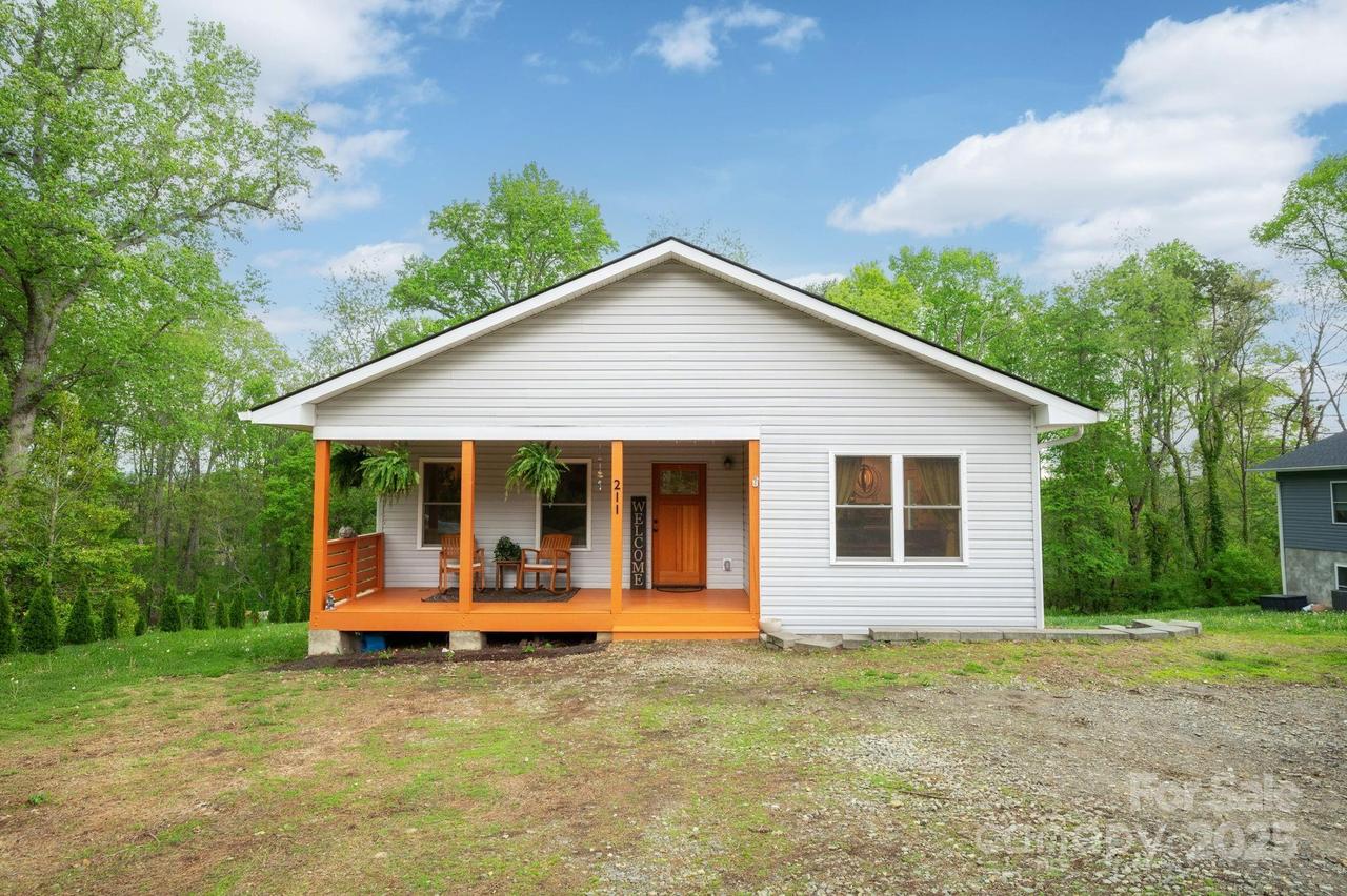 211 Sidewinder Ln., Asheville, NC 28806