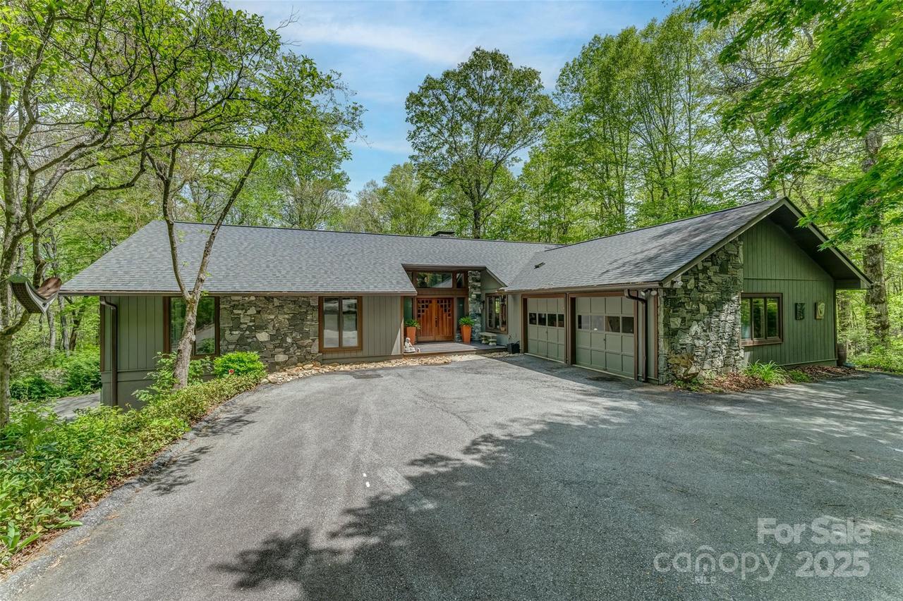 207 Kingfisher Rd., Brevard, NC 28712