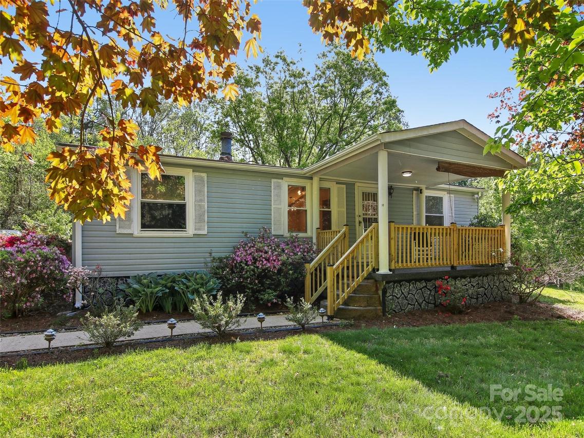 30 Griffin Ln., Candler, NC 28715