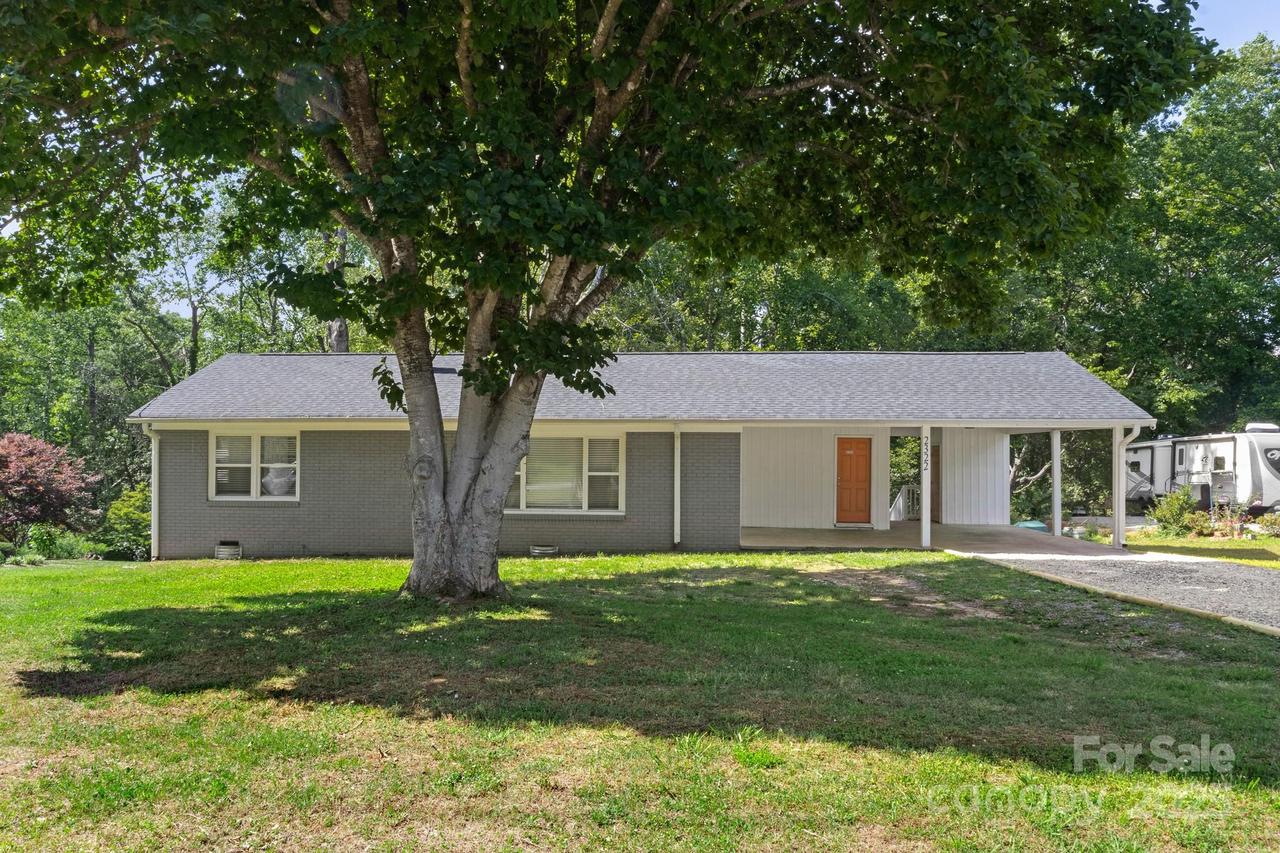 2322 Hedgewood Cir., Gastonia, NC 28052