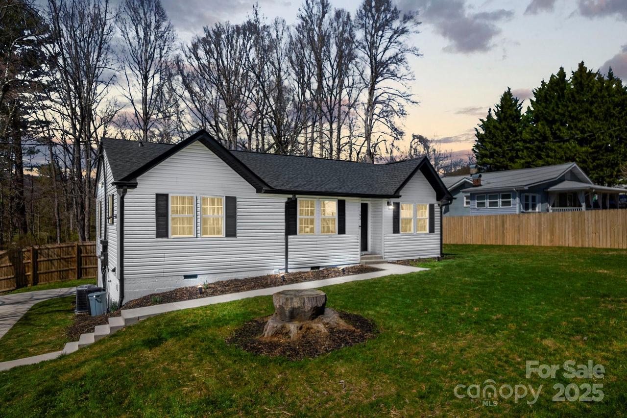 192 Duckworth Ave., Brevard, NC 28712