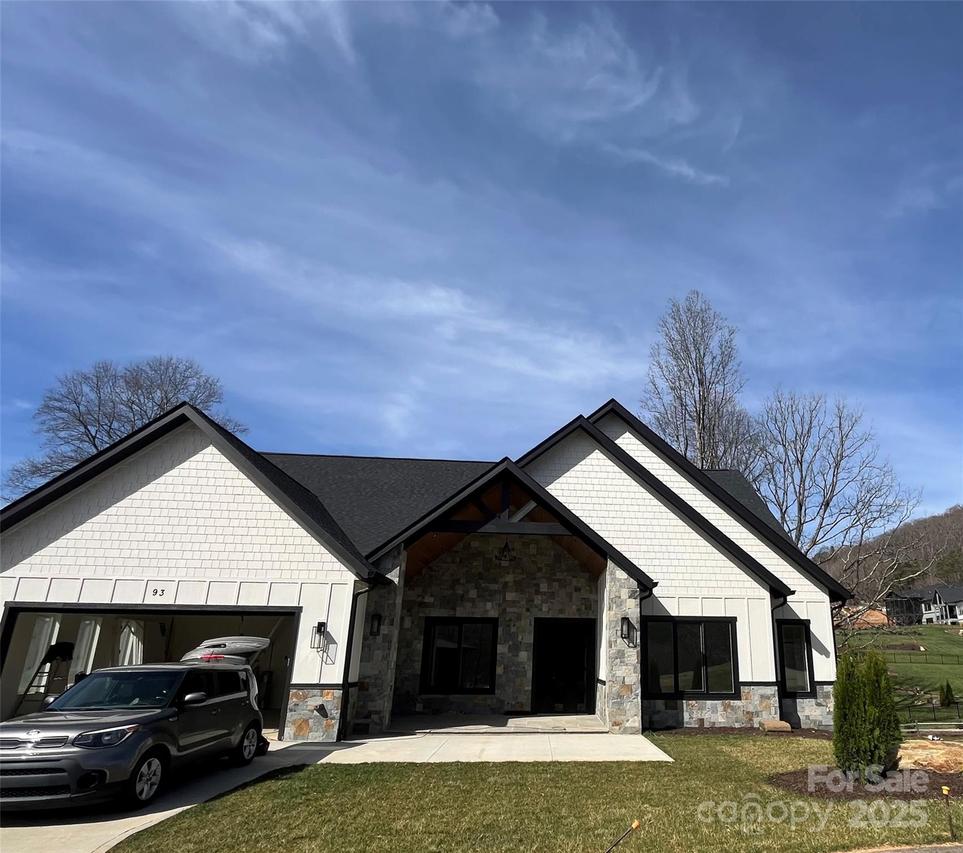 93 Bridgeway Dr., Candler, NC 28715