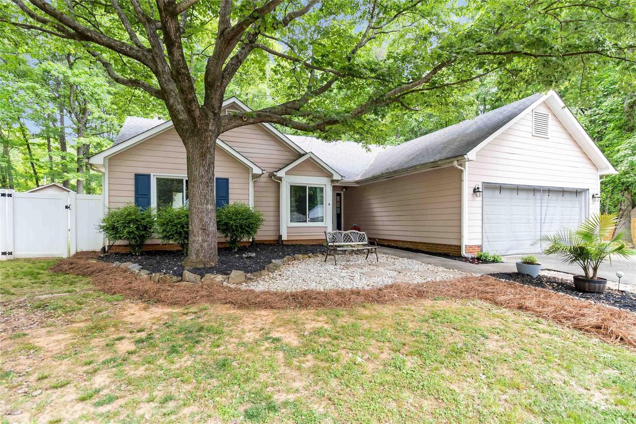 6736 Raeburn Ln., Charlotte, NC 28227