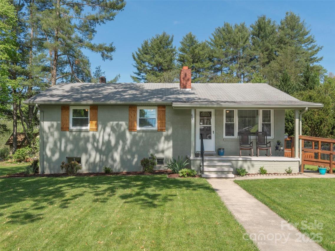 65 Lakeview St., Clyde, NC 28721