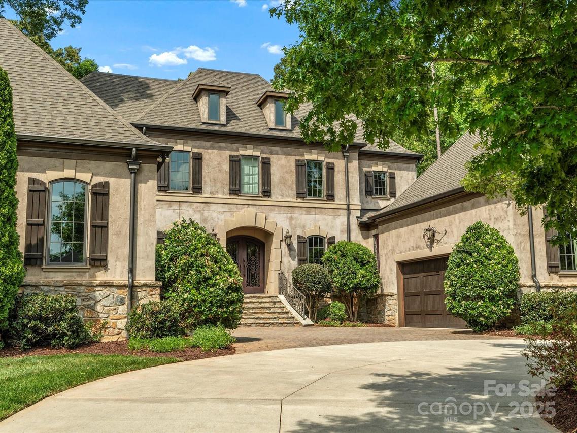 7906 Skye Lochs Dr., Waxhaw, NC 28173
