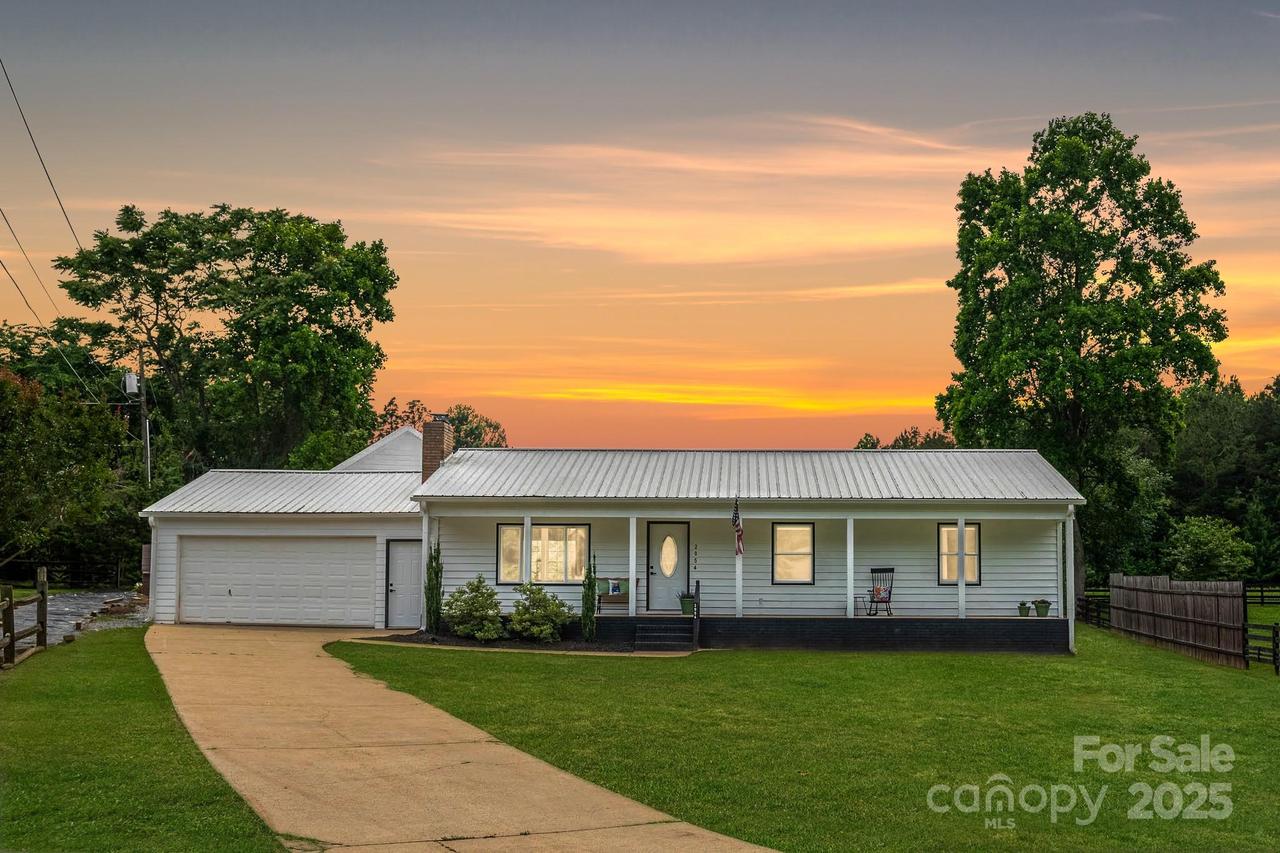 2054 Hickory Hills Dr., Denver, NC 28037