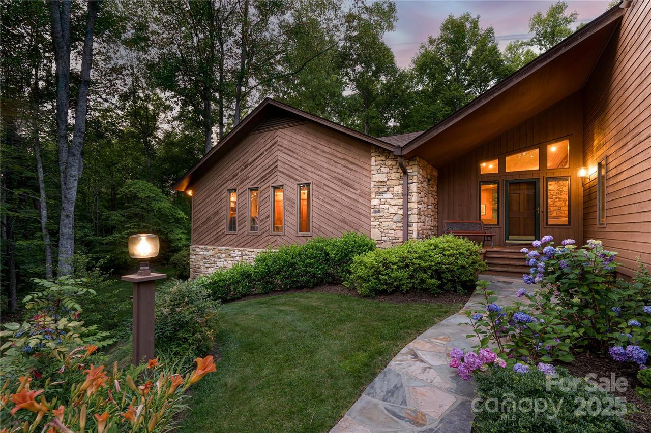 461 Sugar Hollow Rd., Fairview, NC 28730