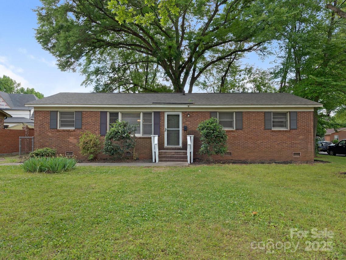 1100 Clawson Ct., Charlotte, NC 28209