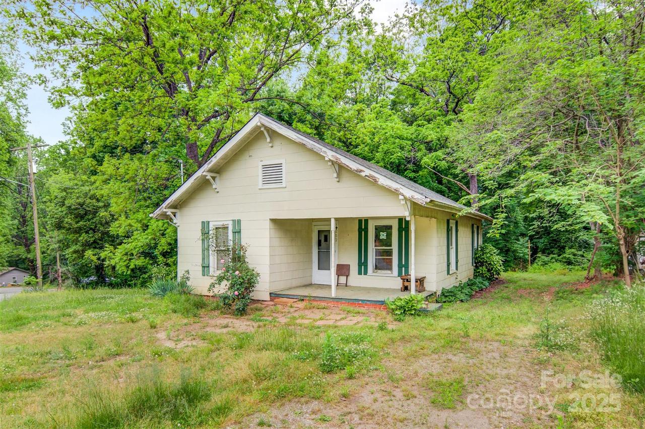 252 7th St., Hickory, NC 28602