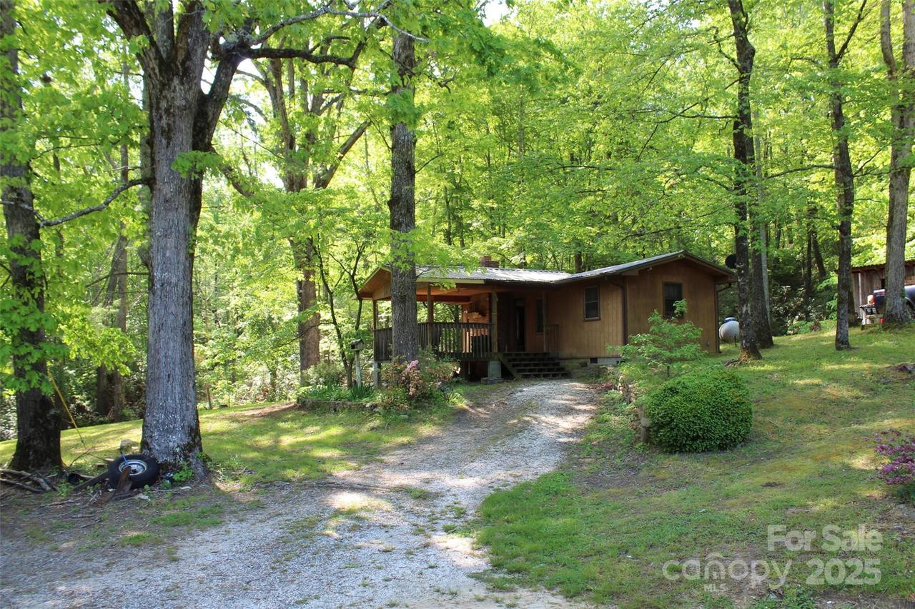 563 Burgess Rd., Mill Spring, NC 28756