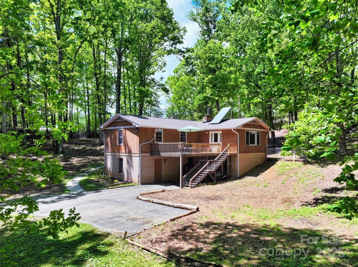106 Gordon Dr., Flat Rock, NC 28731