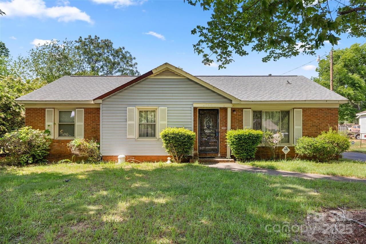 728 Dedmon Dr., Charlotte, NC 28216