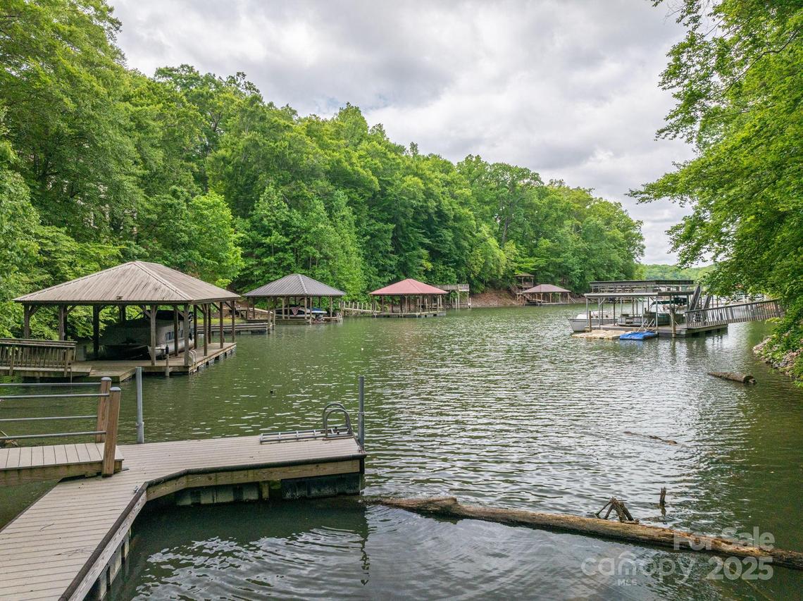 204 S Harbor Watch Dr. #40, Statesville, NC 28677