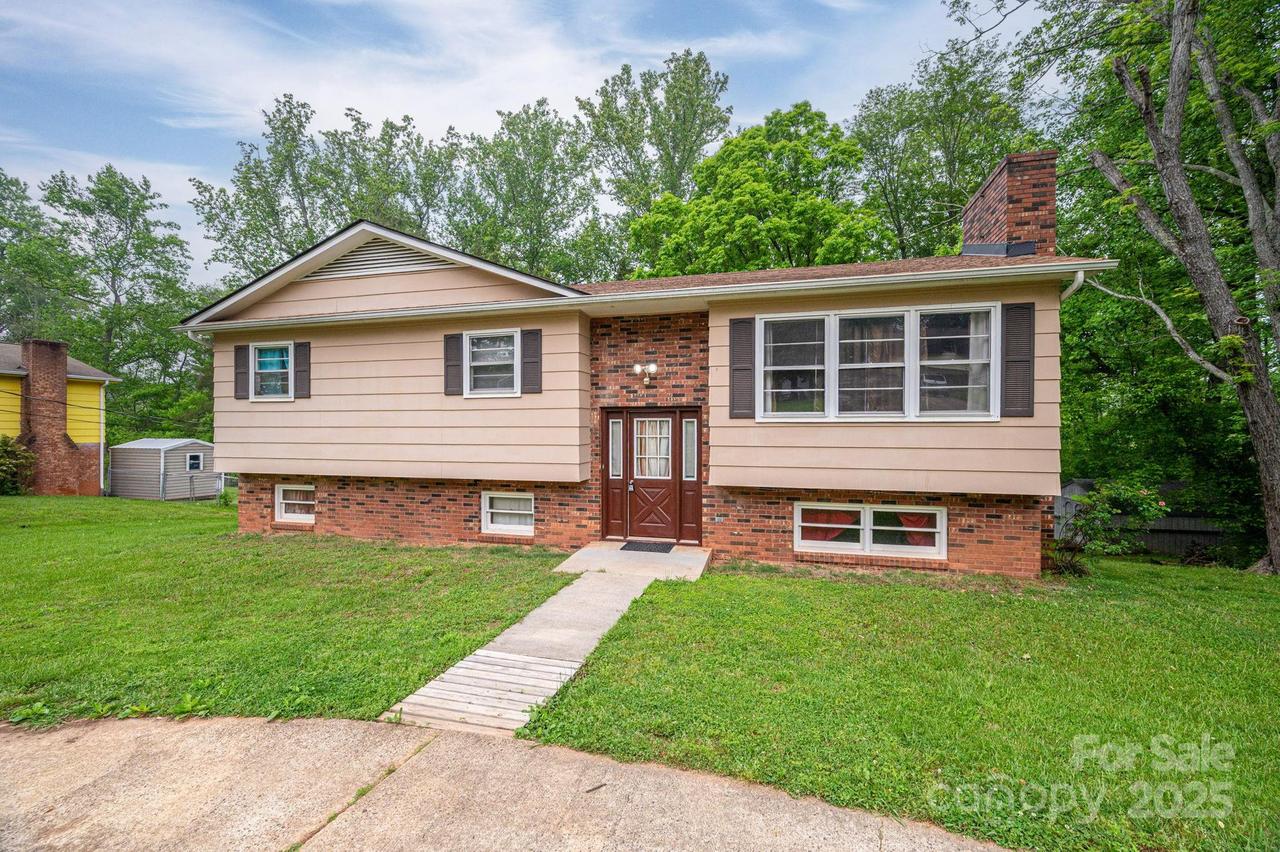 2474 Cedar Valley Dr., Conover, NC 28613