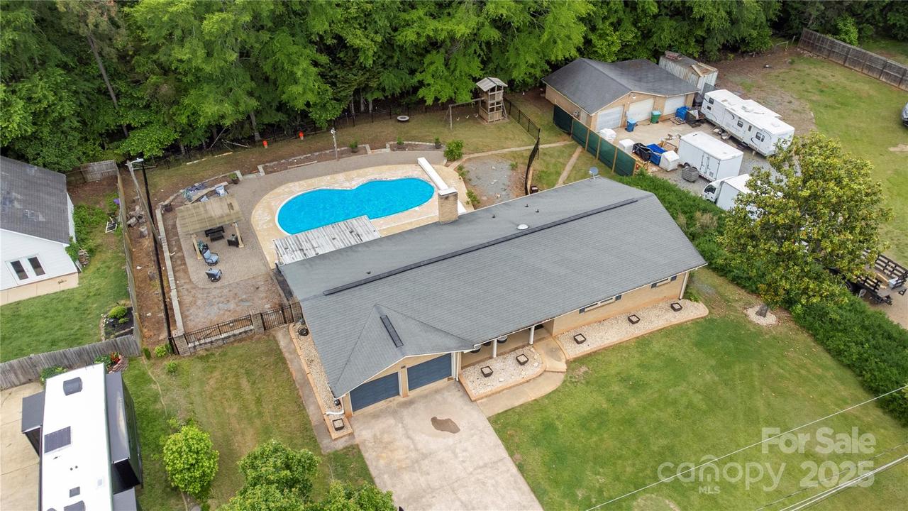 213 Lakeview Dr., Harrisburg, NC 28075