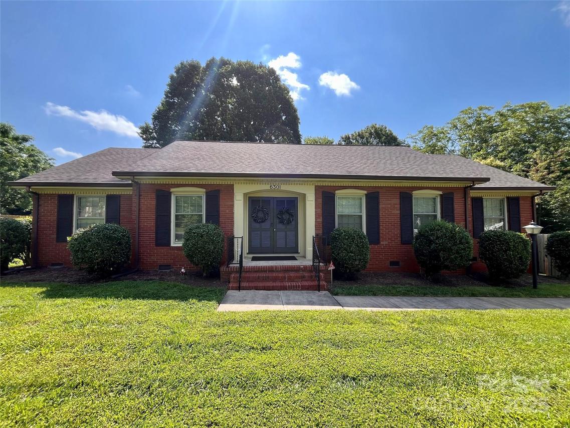 6301 Cherrycrest Ln., Charlotte, NC 28217