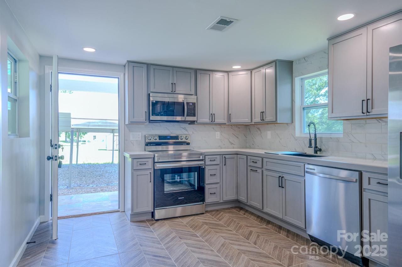 144 Brown Ln., Ellenboro, NC 28040
