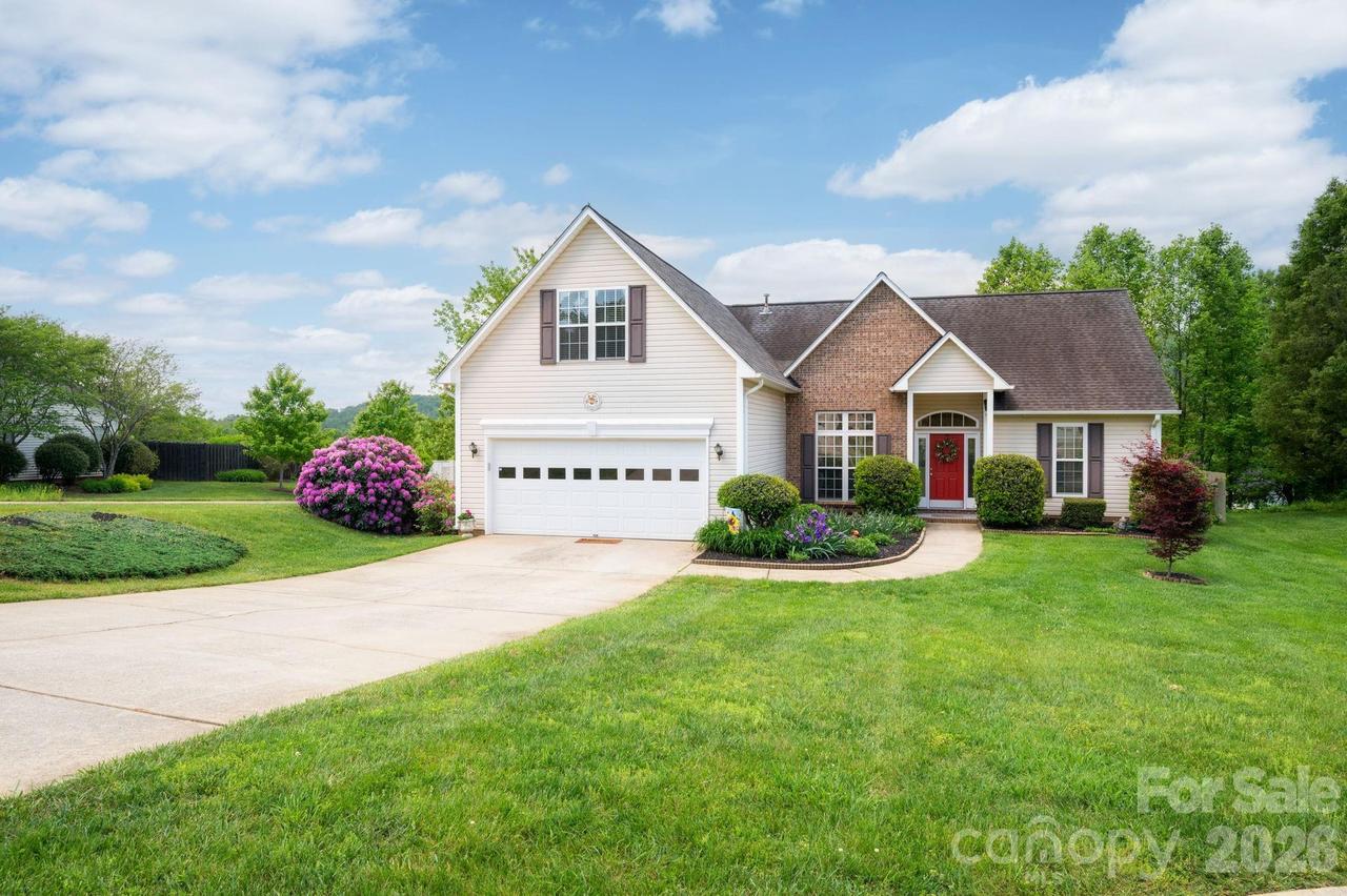 102 W Farm Creek Dr., Asheville, NC 28806