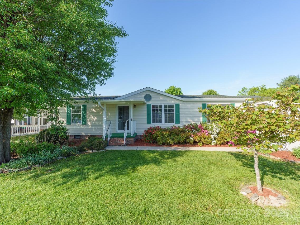 236 White Ash Cir., Hendersonville, NC 28739
