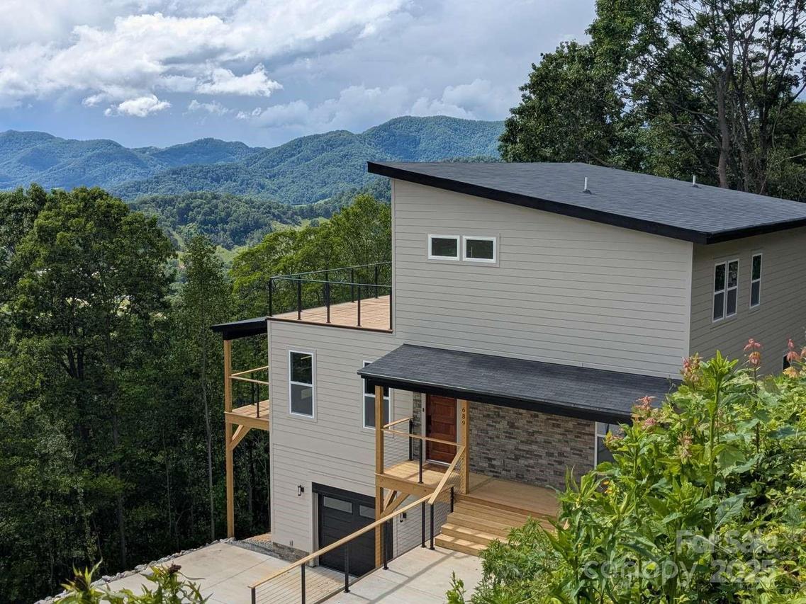 689 Blake Dr., Canton, NC 28716